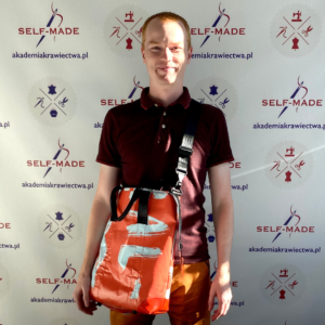 Kursant z uszytą torbą